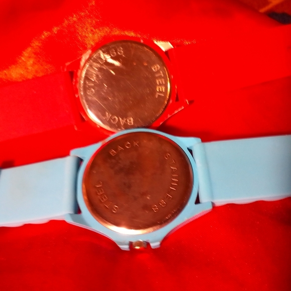 2 Floating Hearts Geneva Watches Red & Blue Silicone Straps 1 NWOT 1 Used - Picture 6 of 7